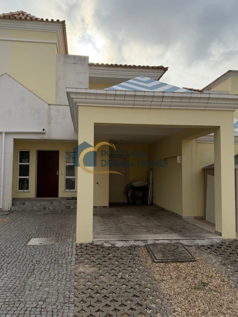 Moradia T3 para Venda em Ferreiras