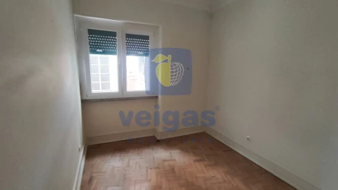 Apartamento T4 para Arrendamento em Areeiro
