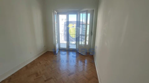 Apartamento T4 para Arrendamento em Areeiro