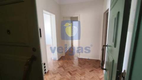 Apartamento T4 para Arrendamento em Areeiro