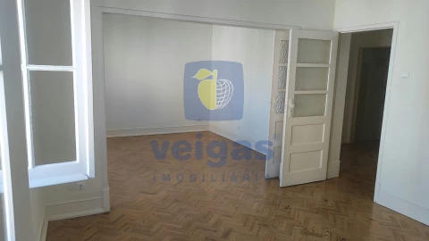 Apartamento T4 para Arrendamento em Areeiro