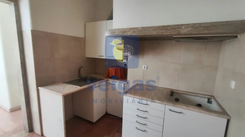 Apartamento T4 para Arrendamento em Areeiro
