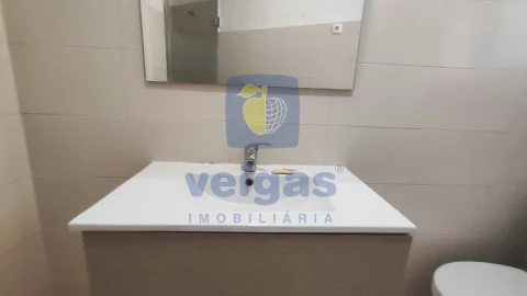 Apartamento T4 para Arrendamento em Areeiro
