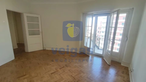 Apartamento T4 para Arrendamento em Areeiro