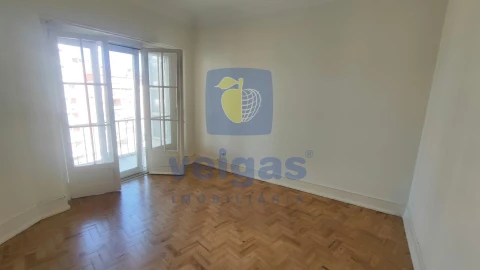 Apartamento T4 para Arrendamento em Areeiro