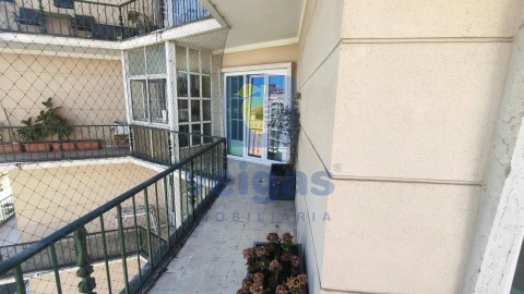 Apartamento T4 para Arrendamento em Areeiro