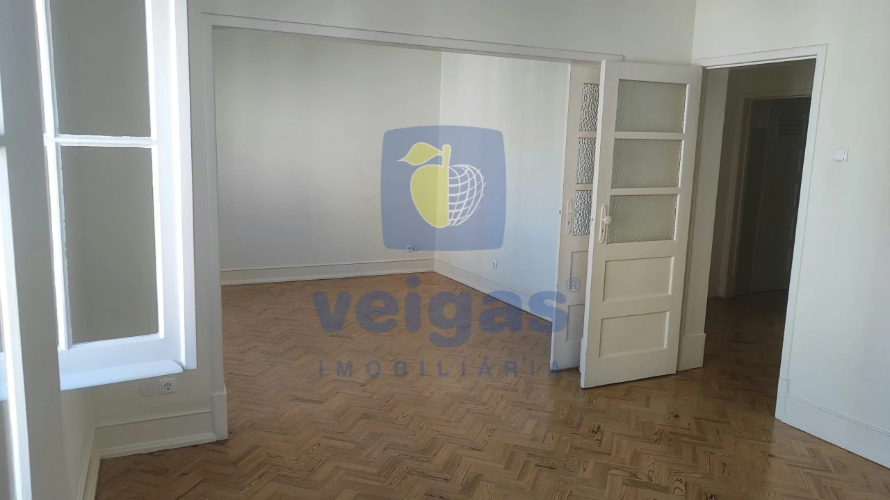 Apartamento T4 para Arrendamento em Areeiro Foto 7