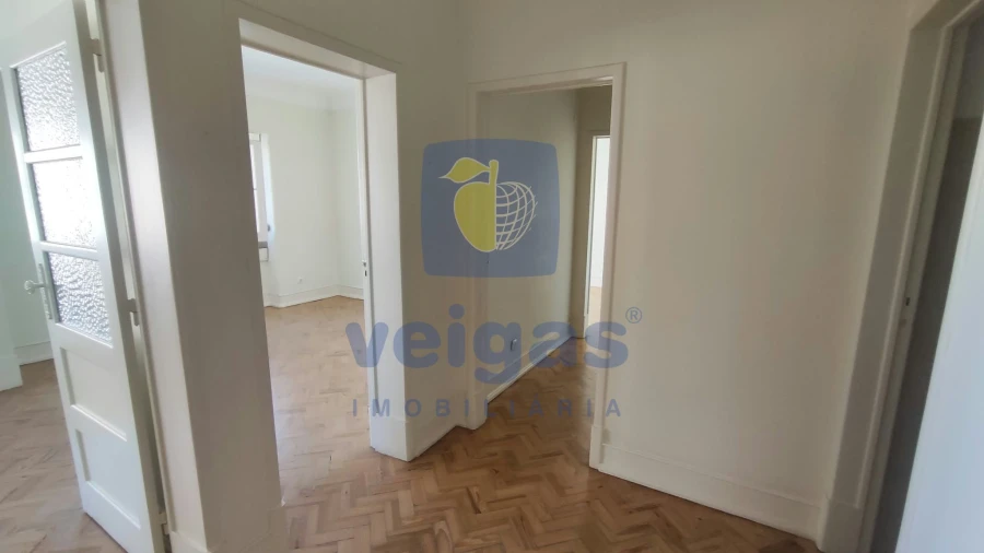 Apartamento T4 para Arrendamento em Areeiro Foto 4