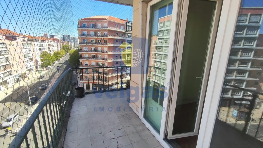 Apartamento T4 para Arrendamento em Areeiro Foto 35