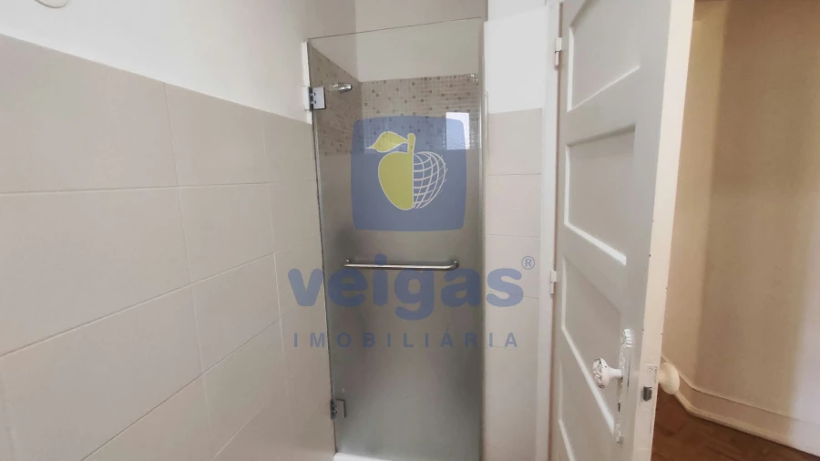 Apartamento T4 para Arrendamento em Areeiro Foto 21
