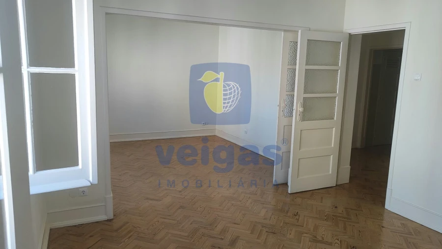Apartamento T4 para Arrendamento em Areeiro Foto 7