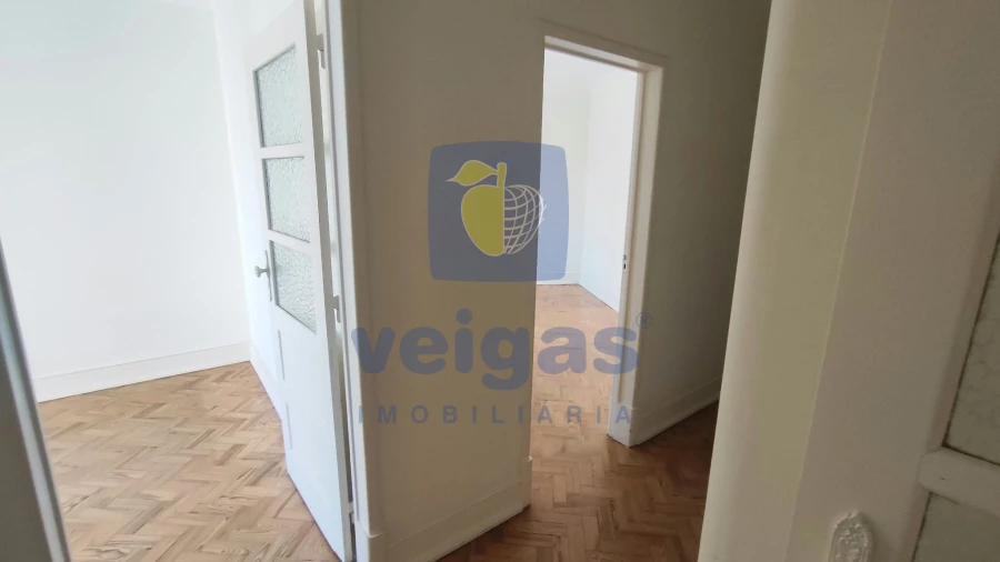 Apartamento T4 para Arrendamento em Areeiro Foto 9