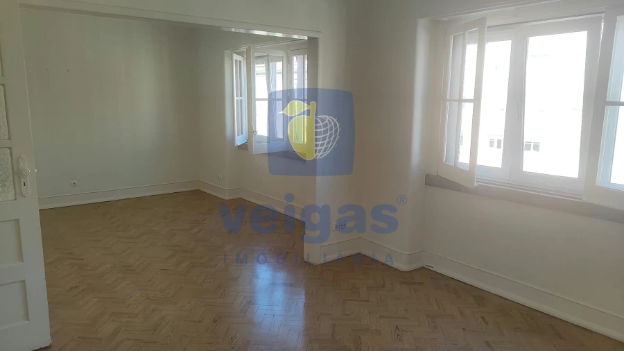 Apartamento T4 para Arrendamento em Areeiro Foto 2