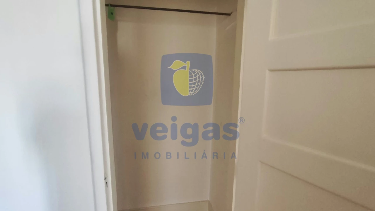 Apartamento T4 para Arrendamento em Areeiro Foto 17