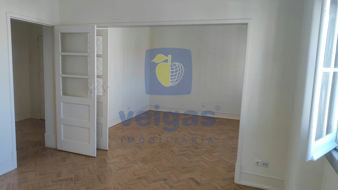 Apartamento T4 para Arrendamento em Areeiro Foto 6