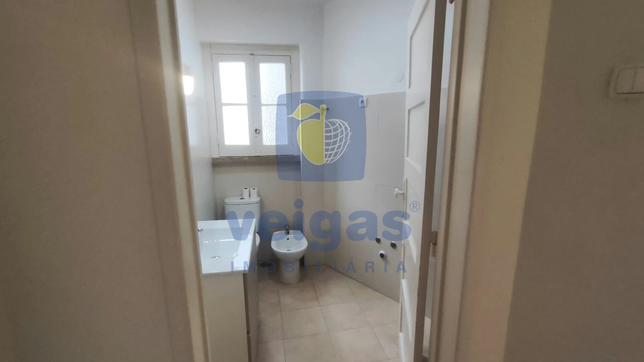 Apartamento T4 para Arrendamento em Areeiro Foto 18