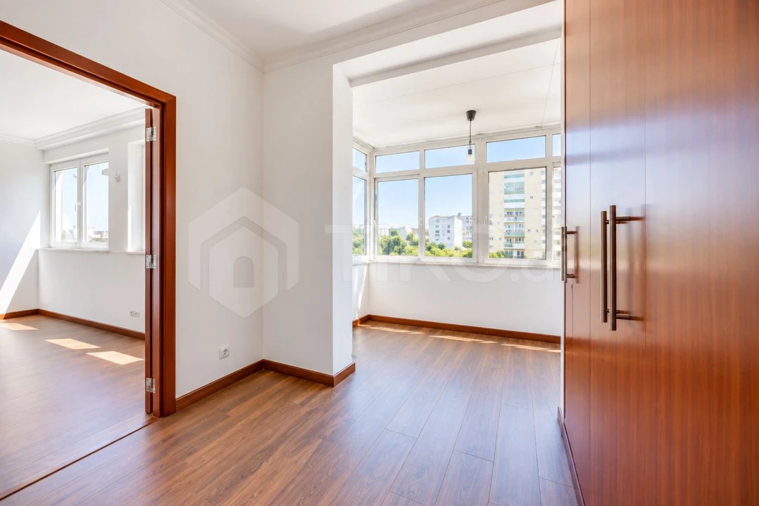 Apartamento T3 para Venda em Pontinha e Famões Foto 18