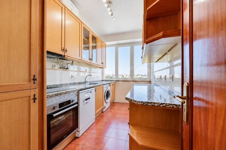 Apartamento T3 para Venda em Pontinha e Famões Foto 11