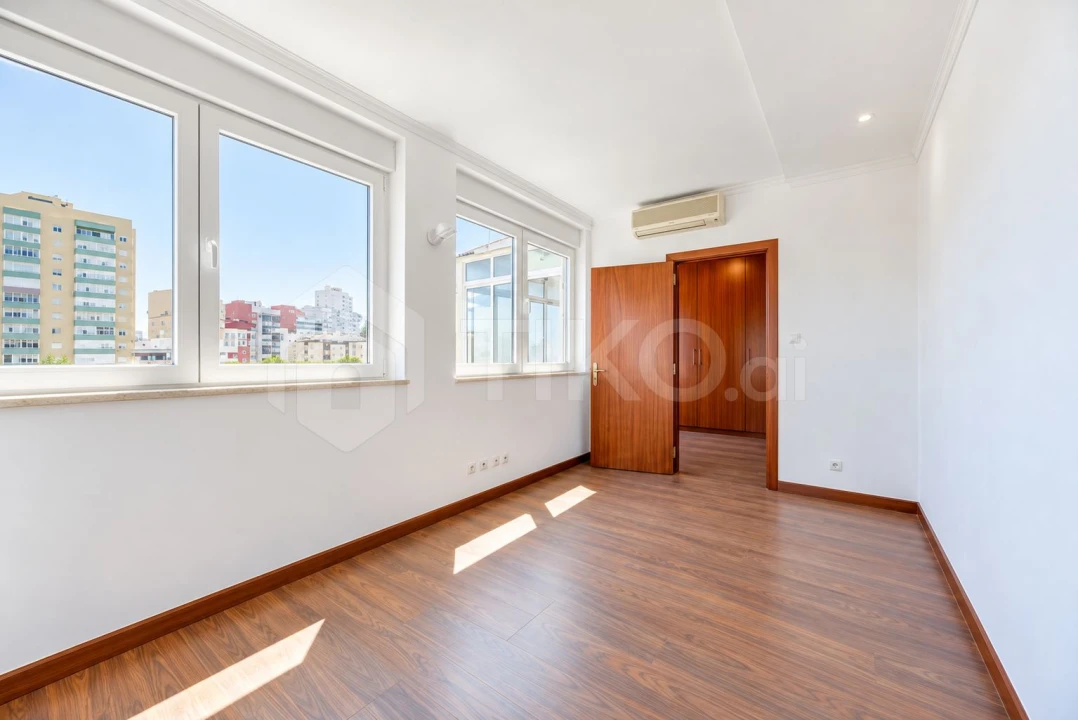Apartamento T3 para Venda em Pontinha e Famões Foto 20