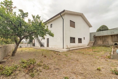 Terreno para Venda em Selho (São Jorge)