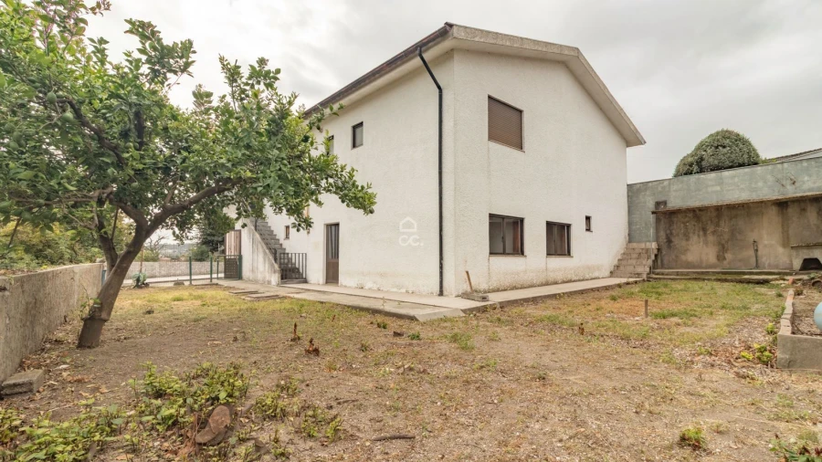 Terreno para Venda em Selho (São Jorge)