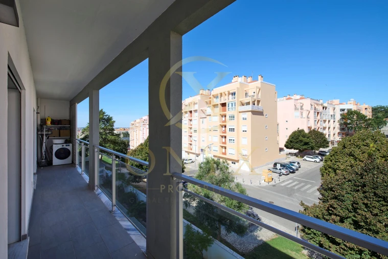 Apartamento T3 para Venda em Agualva e Mira-Sintra Foto 25