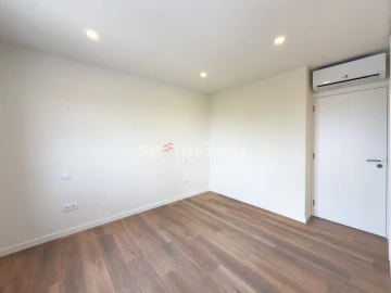 Apartamento T2 para Venda em Marvila, Ribeira Santarém, São Salvador, São Nicolau