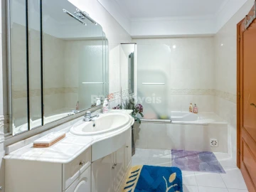 Apartamento T4 para Venda em São João Baptista