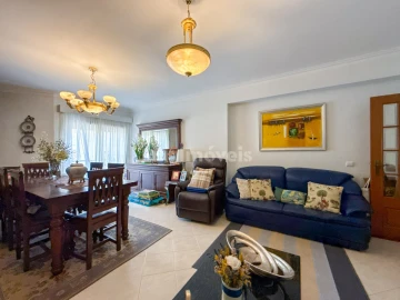 Apartamento T4 para Venda em São João Baptista