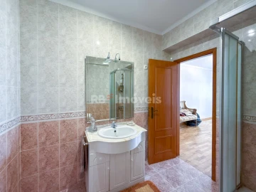 Apartamento T4 para Venda em São João Baptista