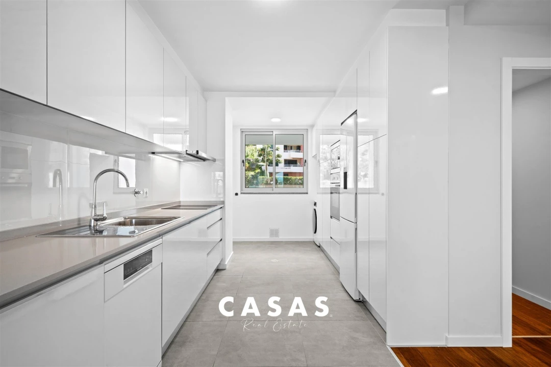 Apartamento T2 para Arrendamento em São Martinho Foto 13