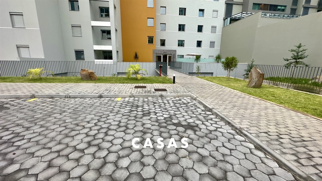 Apartamento T2 para Arrendamento em São Martinho Foto 38