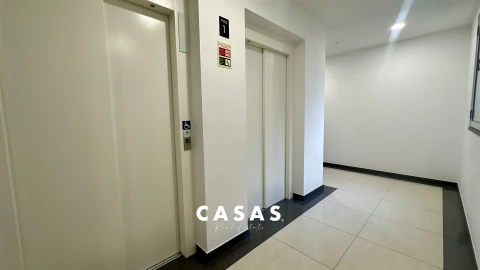 Apartamento T2 para Arrendamento em São Martinho