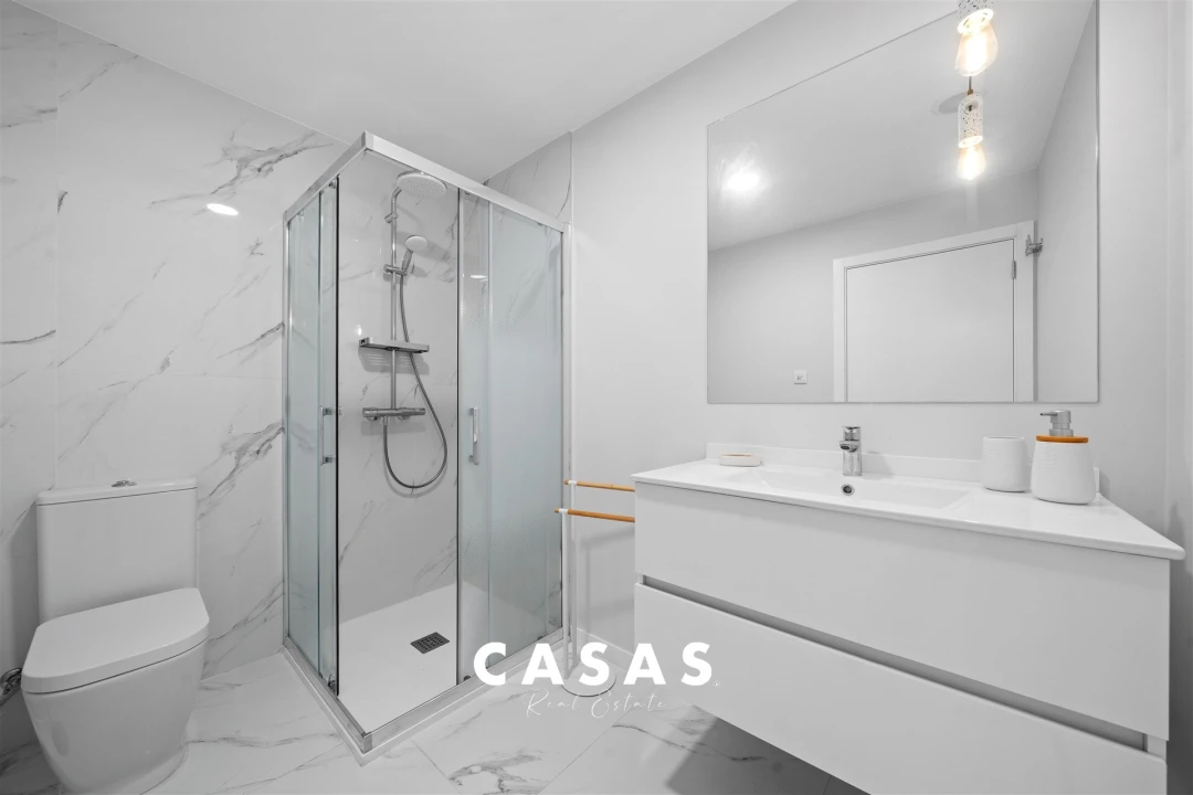 Apartamento T2 para Arrendamento em São Martinho Foto 16