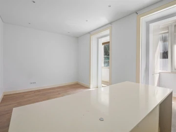 Apartamento T2 para Arrendamento em Penha de França