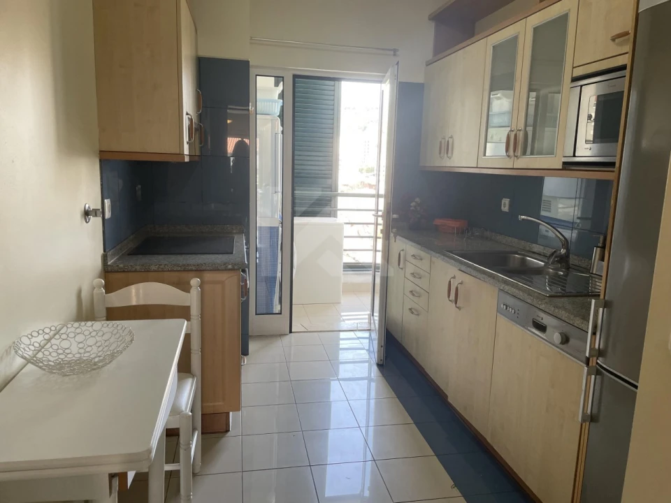 Apartamento T2 para Arrendamento em São Martinho Foto 8