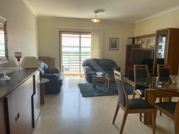 Apartamento T2 para Arrendamento em São Martinho