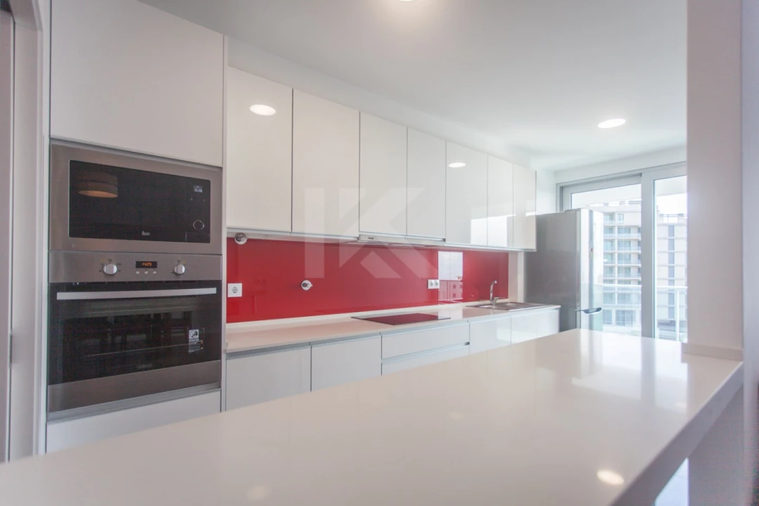 Apartamento T2 para Arrendamento em São Martinho Foto 4