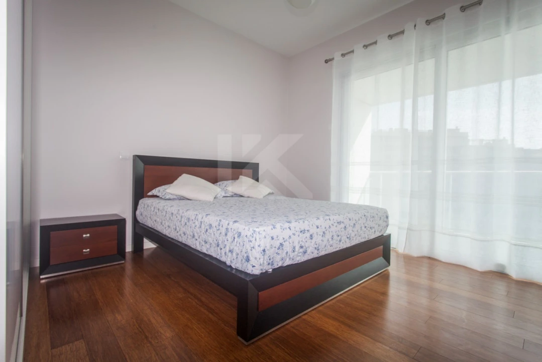 Apartamento T2 para Arrendamento em São Martinho Foto 6