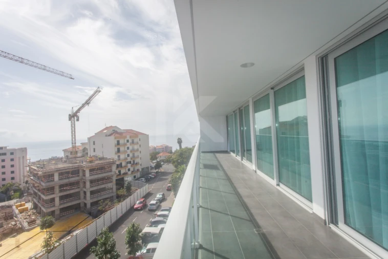 Apartamento T2 para Arrendamento em São Martinho Foto 13