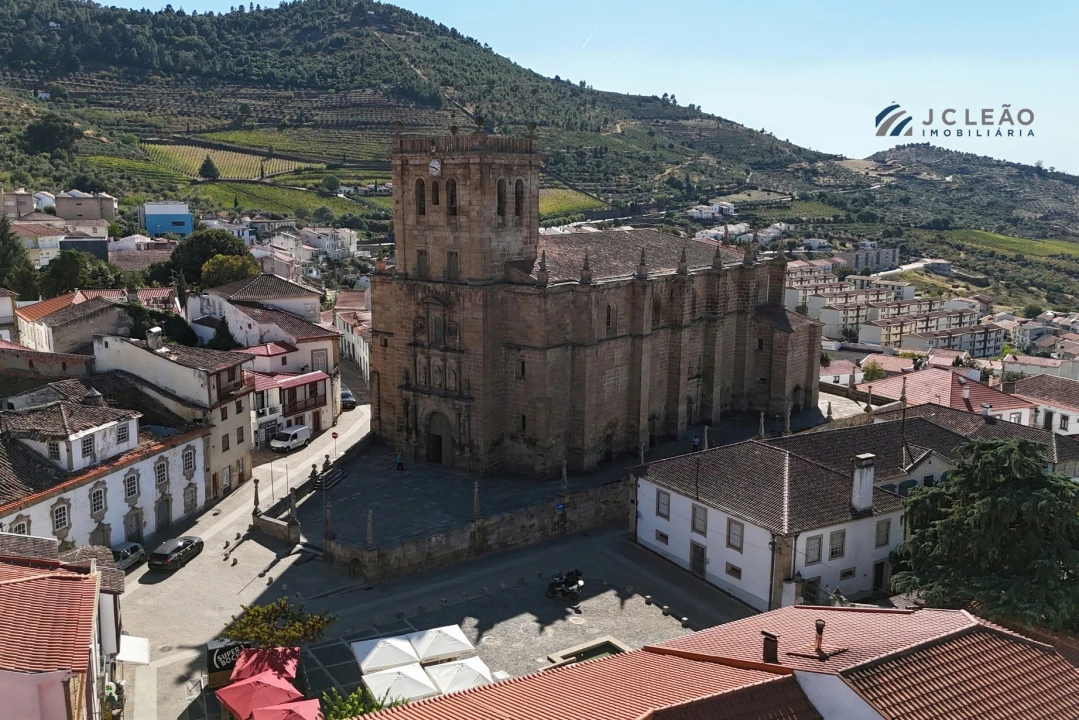 Prédio para Venda em Torre de Moncorvo Foto 59