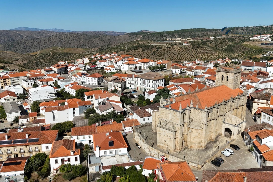 Prédio para Venda em Torre de Moncorvo Foto 58