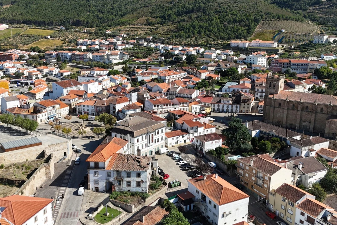 Prédio para Venda em Torre de Moncorvo Foto 57