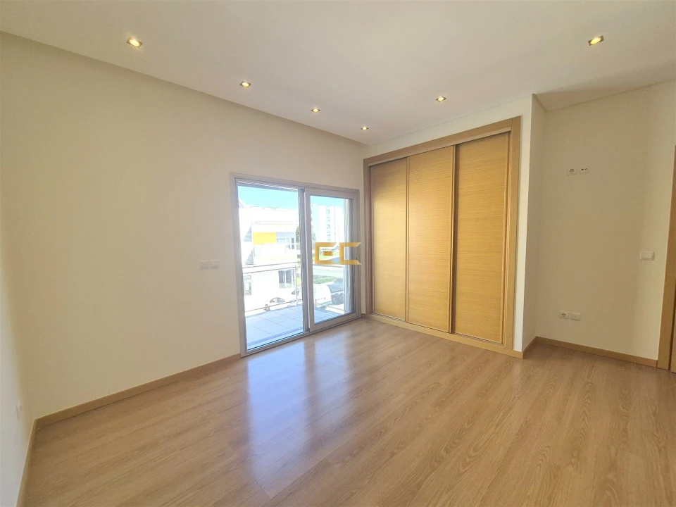 Apartamento T2 para Venda em Santo Antonio dos Olivais Foto 21