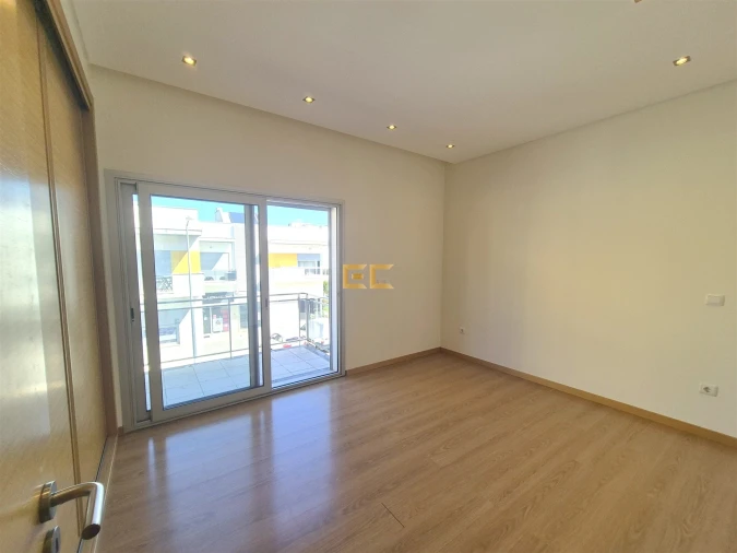 Apartamento T2 para Venda em Santo Antonio dos Olivais Foto 18