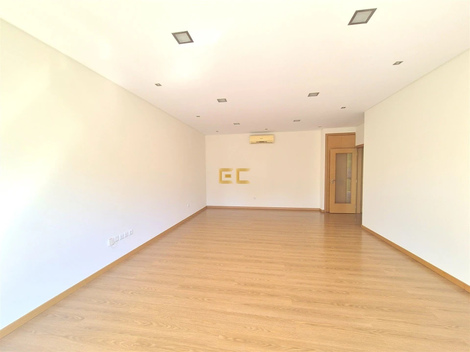 Apartamento T2 para Venda em Santo Antonio dos Olivais Foto 12