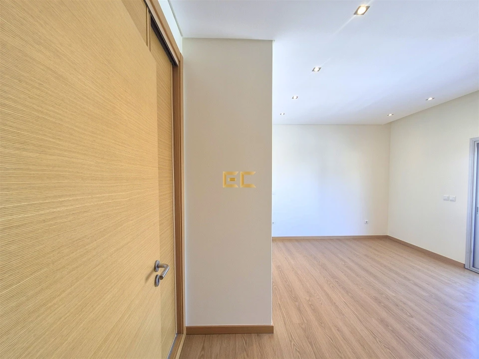 Apartamento T2 para Venda em Santo Antonio dos Olivais Foto 20