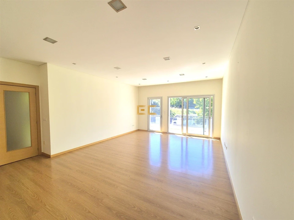 Apartamento T2 para Venda em Santo Antonio dos Olivais Foto 1