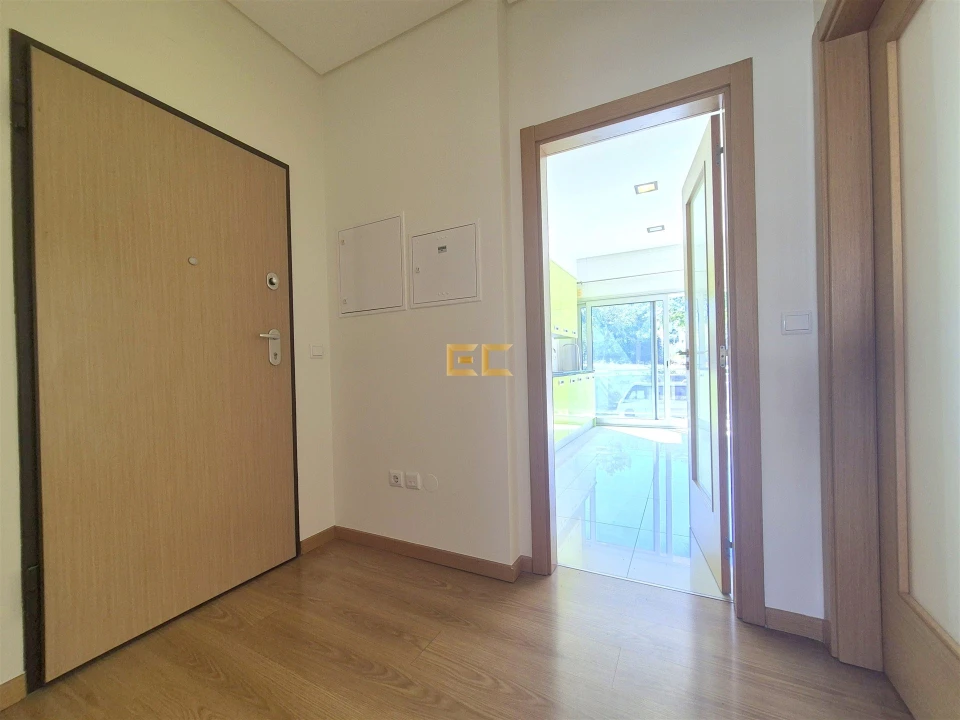 Apartamento T2 para Venda em Santo Antonio dos Olivais Foto 7