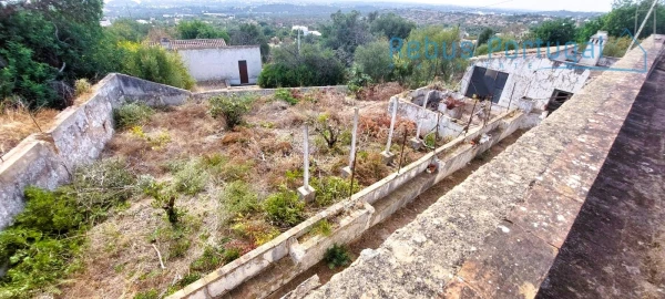 Moradia T4 para Venda em Santa Barbara de Nexe
